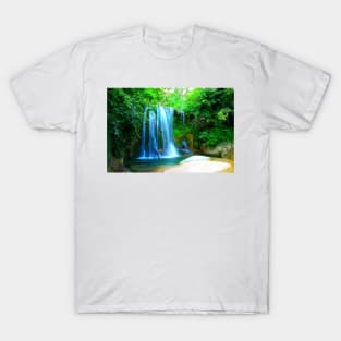 Long-exposure shot of Cascata "de lu Vagnatò" in Sarnano T-Shirt